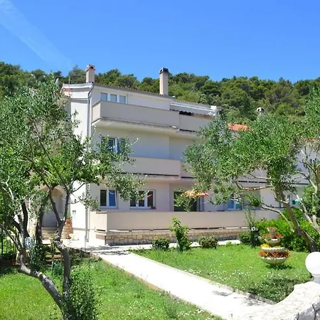 Rooms Marijana 3* Kampor