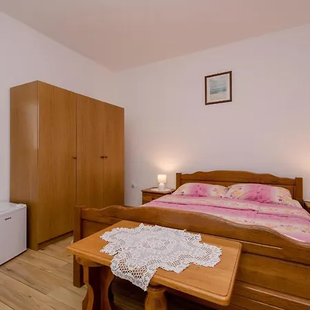 Guest house Rooms Marijana 3*