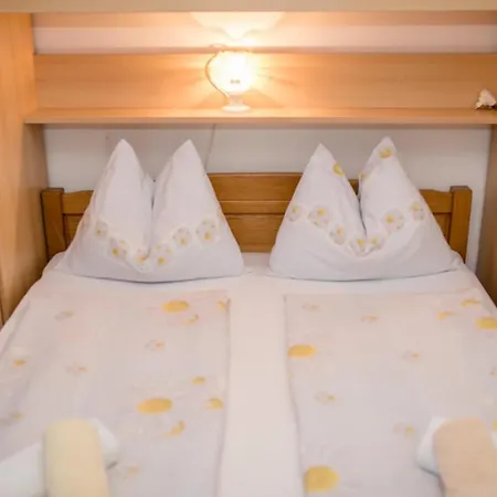 Rooms Marijana 3* Kampor